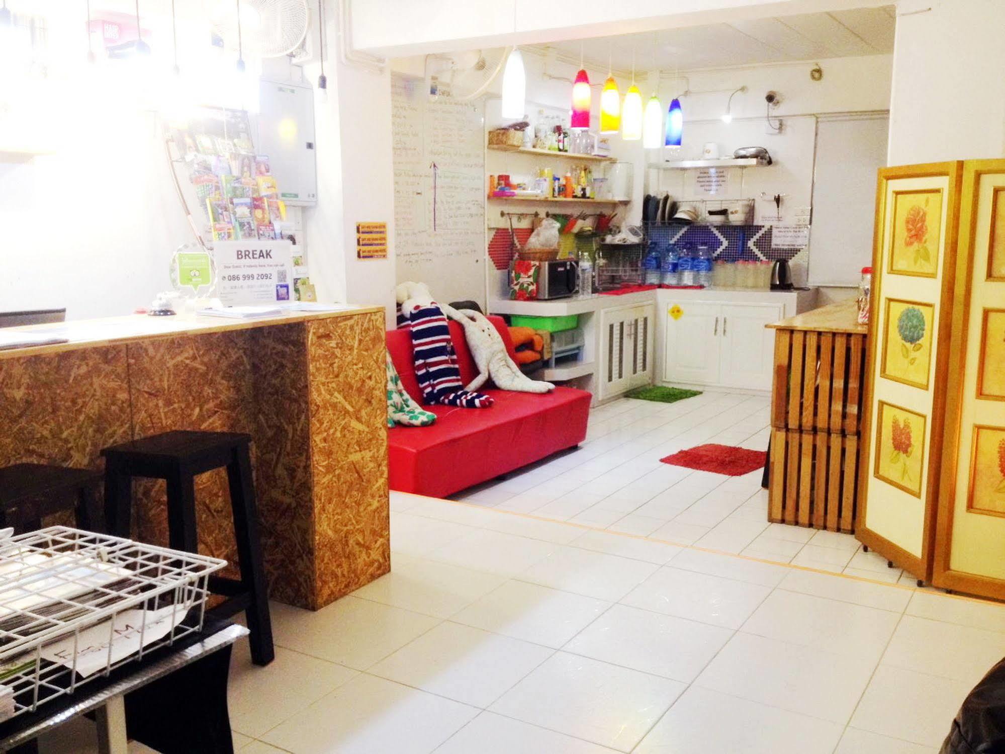 Safe And Sound Hostel 치앙마이 외부 사진