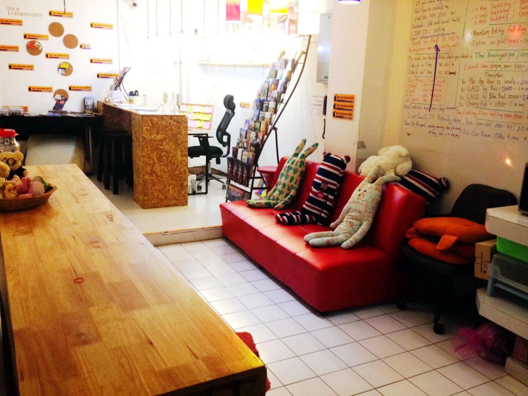 Safe And Sound Hostel 치앙마이 외부 사진