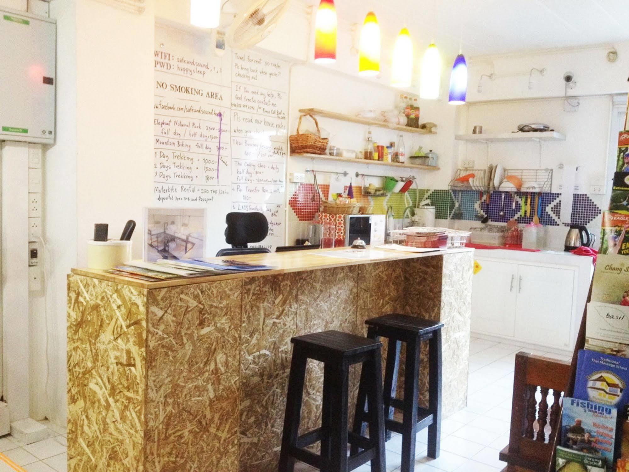 Safe And Sound Hostel 치앙마이 외부 사진