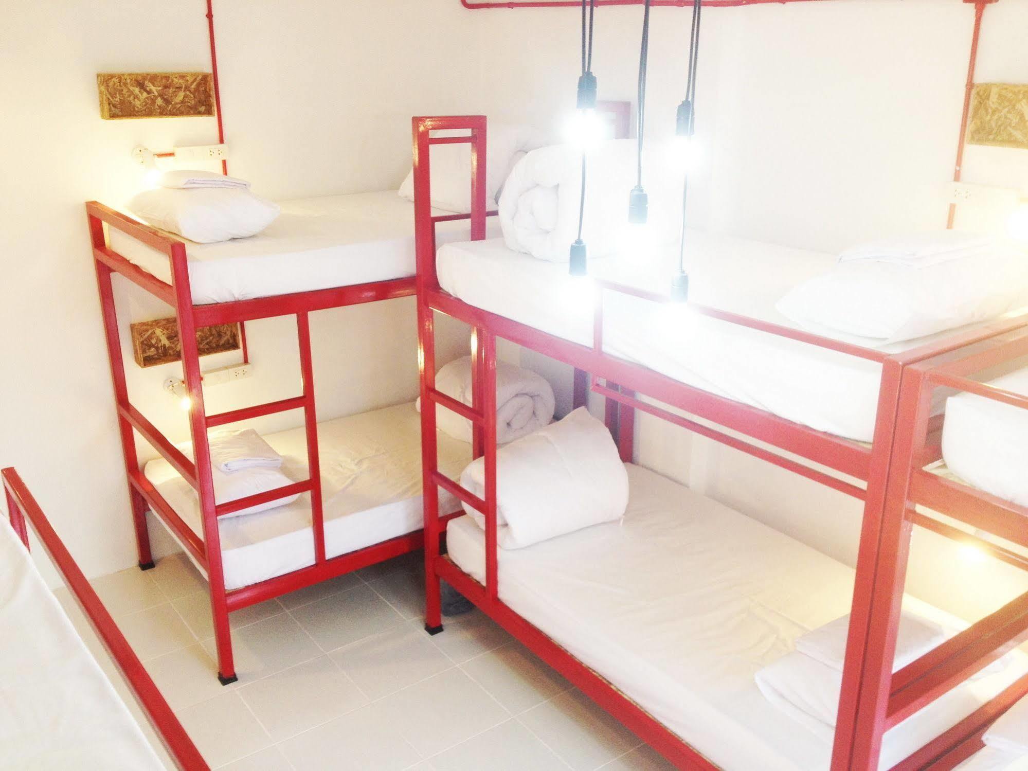 Safe And Sound Hostel 치앙마이 외부 사진