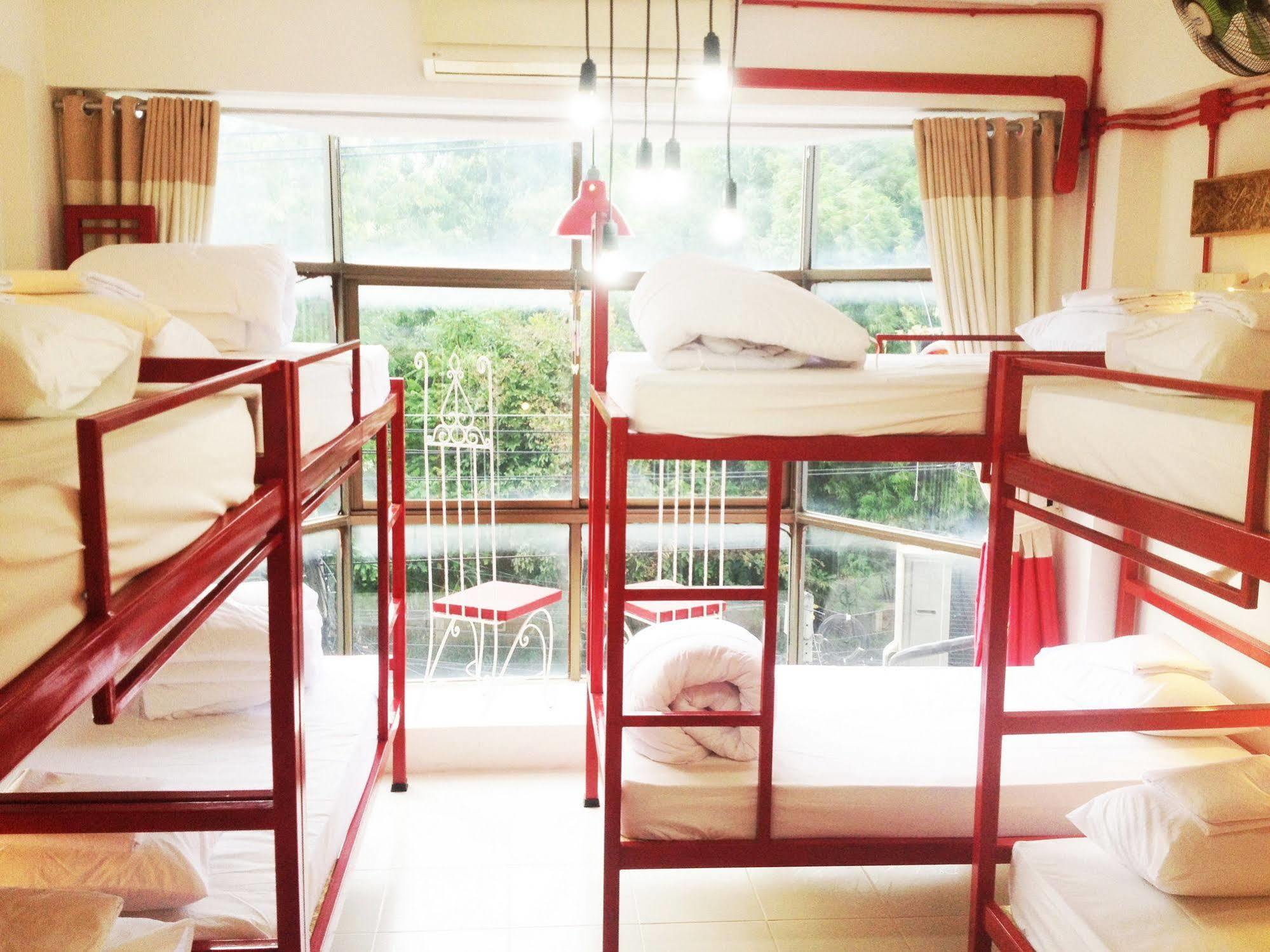 Safe And Sound Hostel 치앙마이 외부 사진