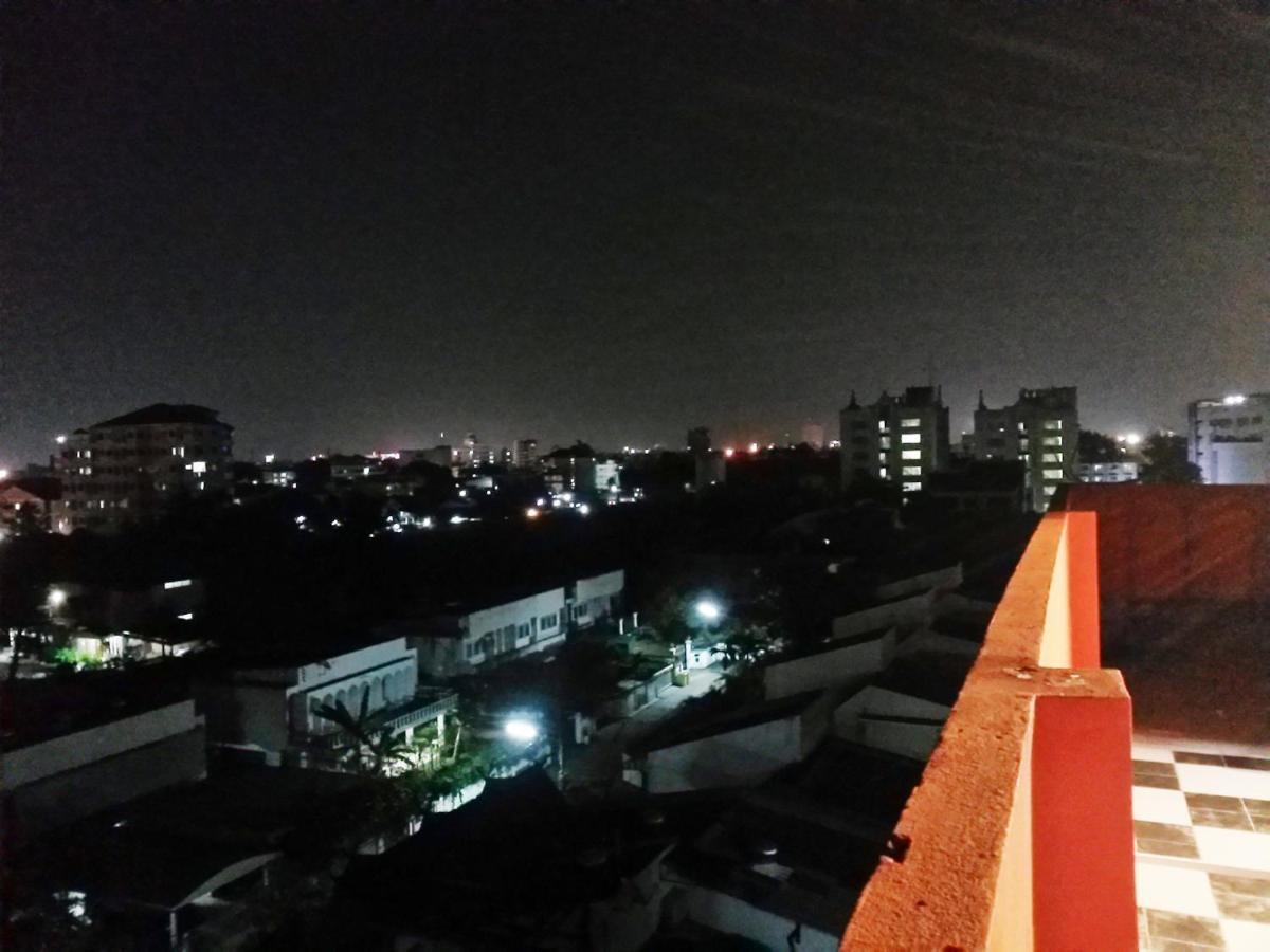 Safe And Sound Hostel 치앙마이 외부 사진